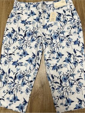 St. John’s Bay Floral Capri Secretly Slender size 12